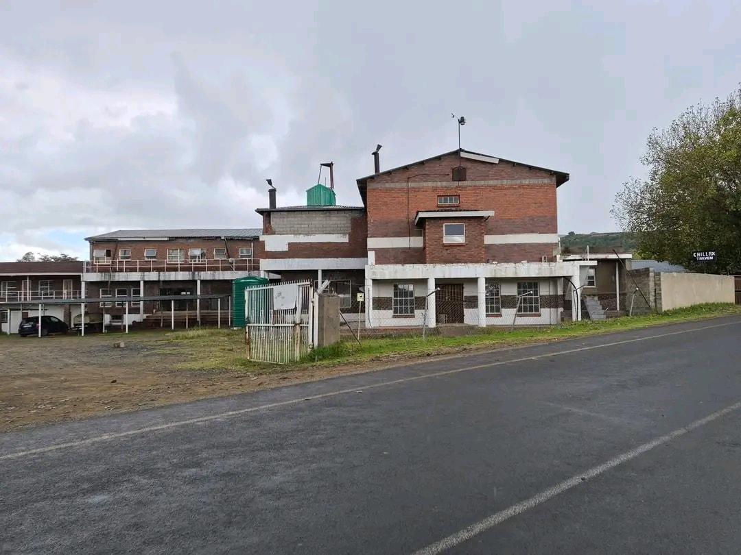 24bedrooms, 4 office spaces, private bar, large hall