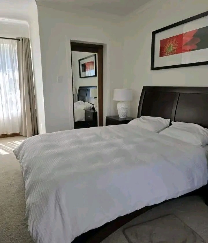 3 bedrooms, guest toilet, open plan kitchen, dining &lounge