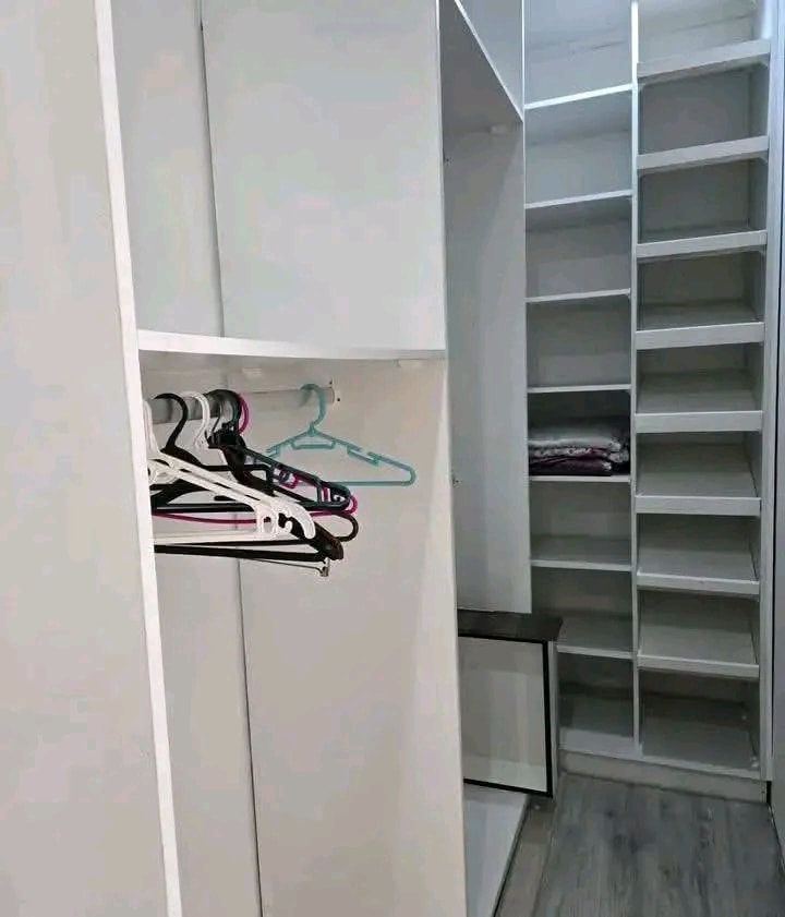 3 bedrooms, guest toilet, open plan kitchen, dining &lounge