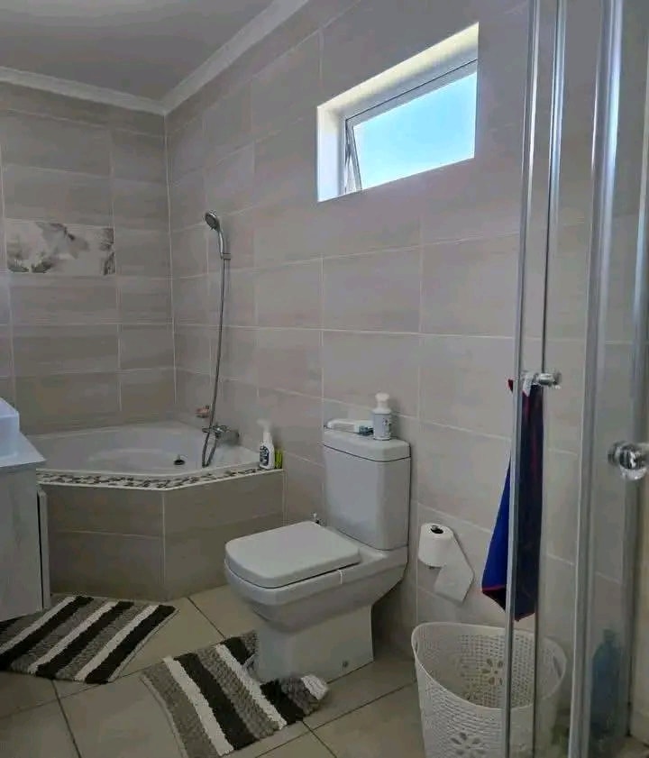 3 bedrooms, guest toilet, open plan kitchen, dining &lounge